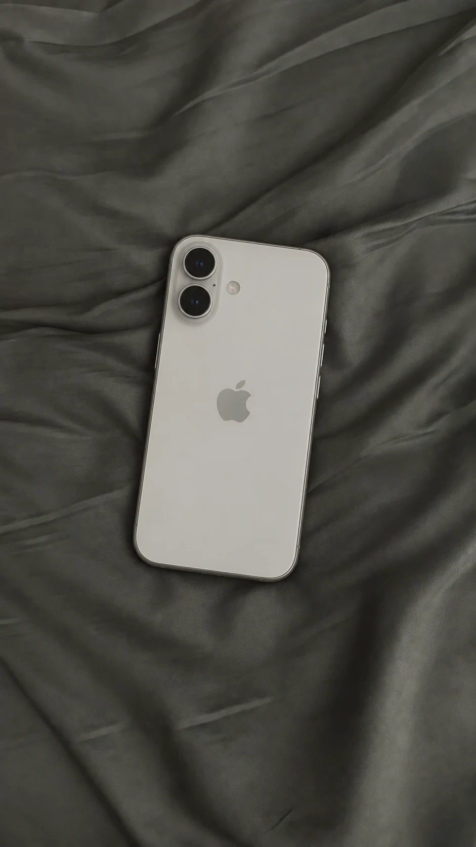 iPhone 17 sobre tela gris