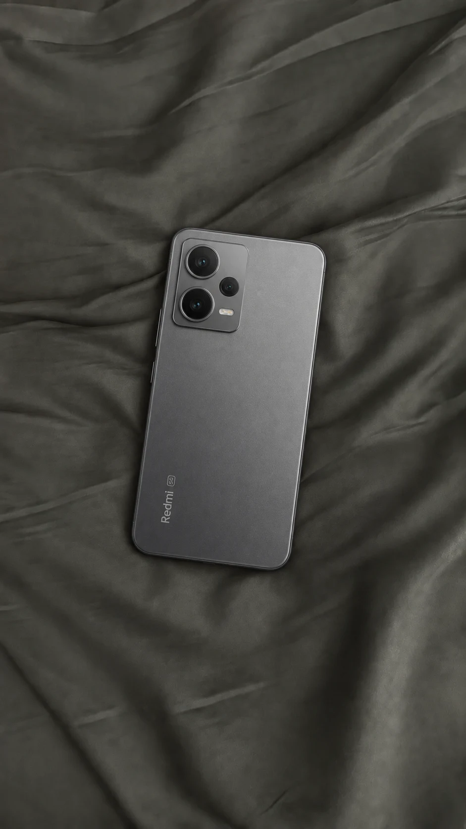 Redmi Note 12 Pro 5G sobre tela gris