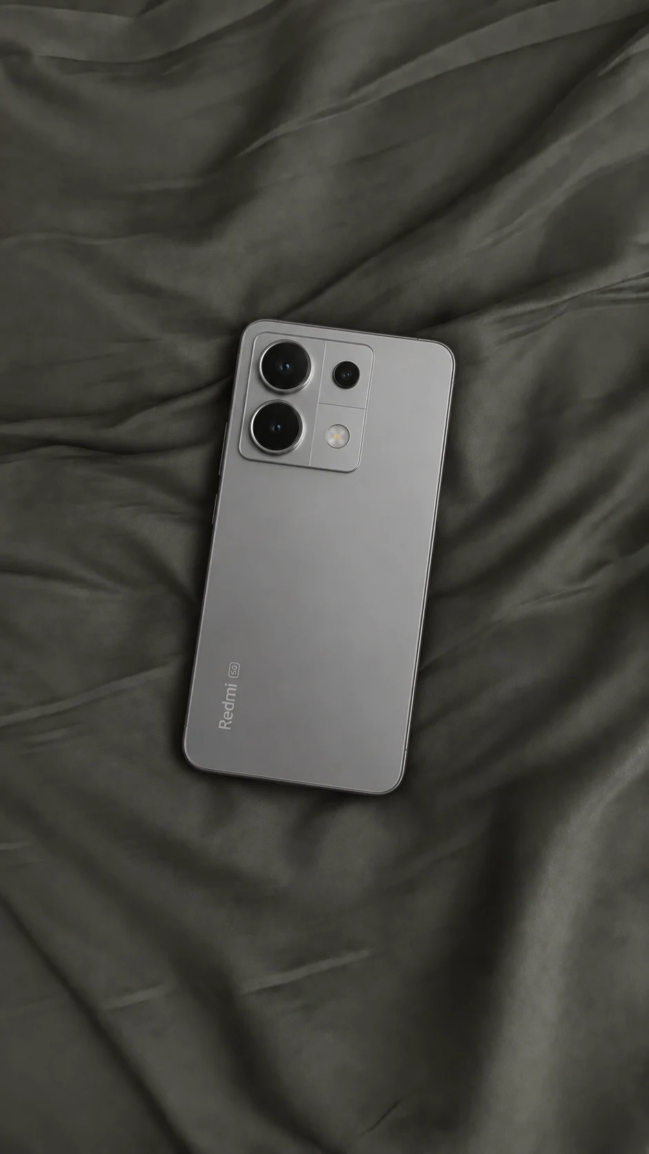 Redmi Note 13 Pro 5G sobre tela gris