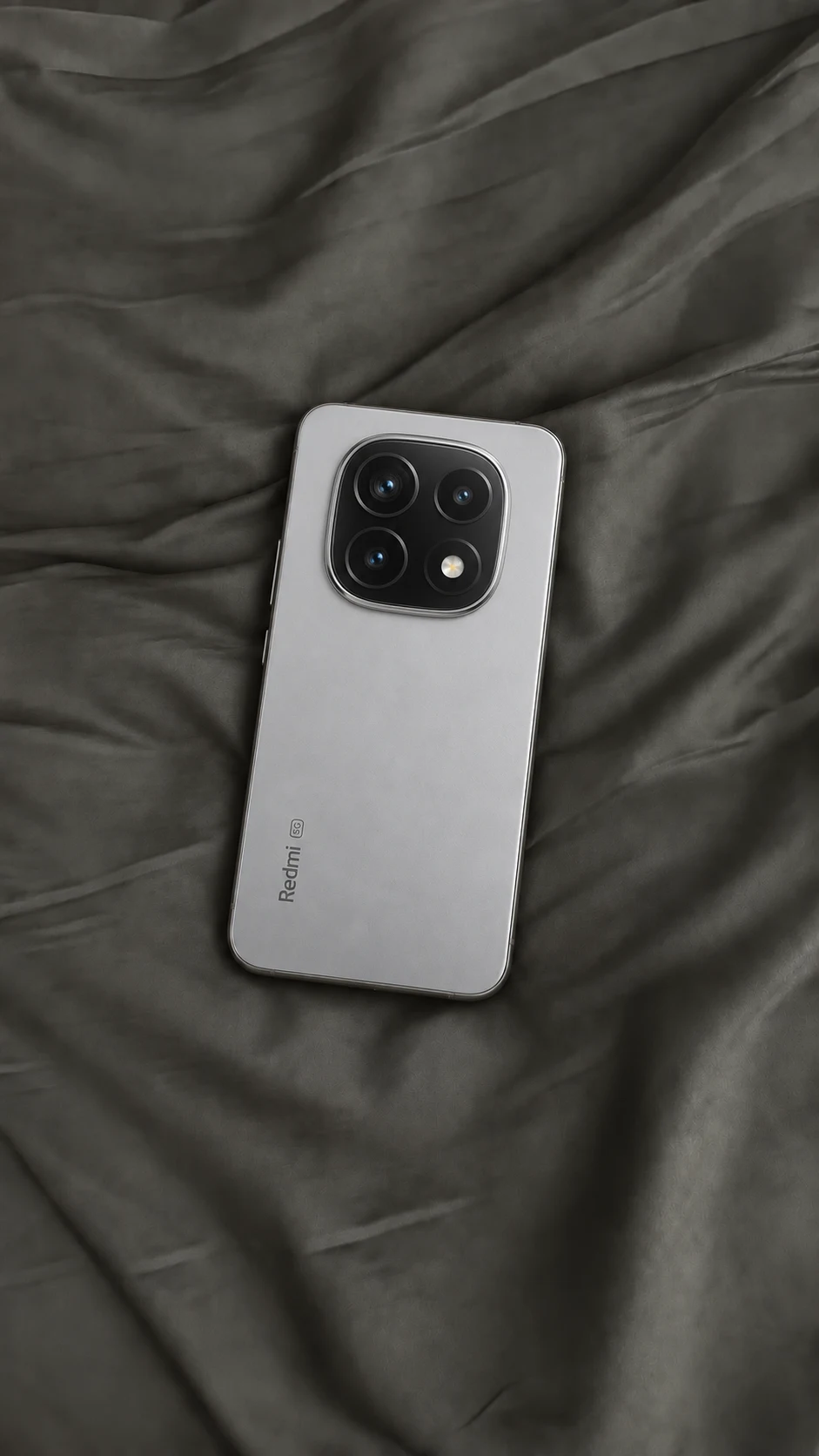 Redmi Note 15 Pro 5G sobre tela gris